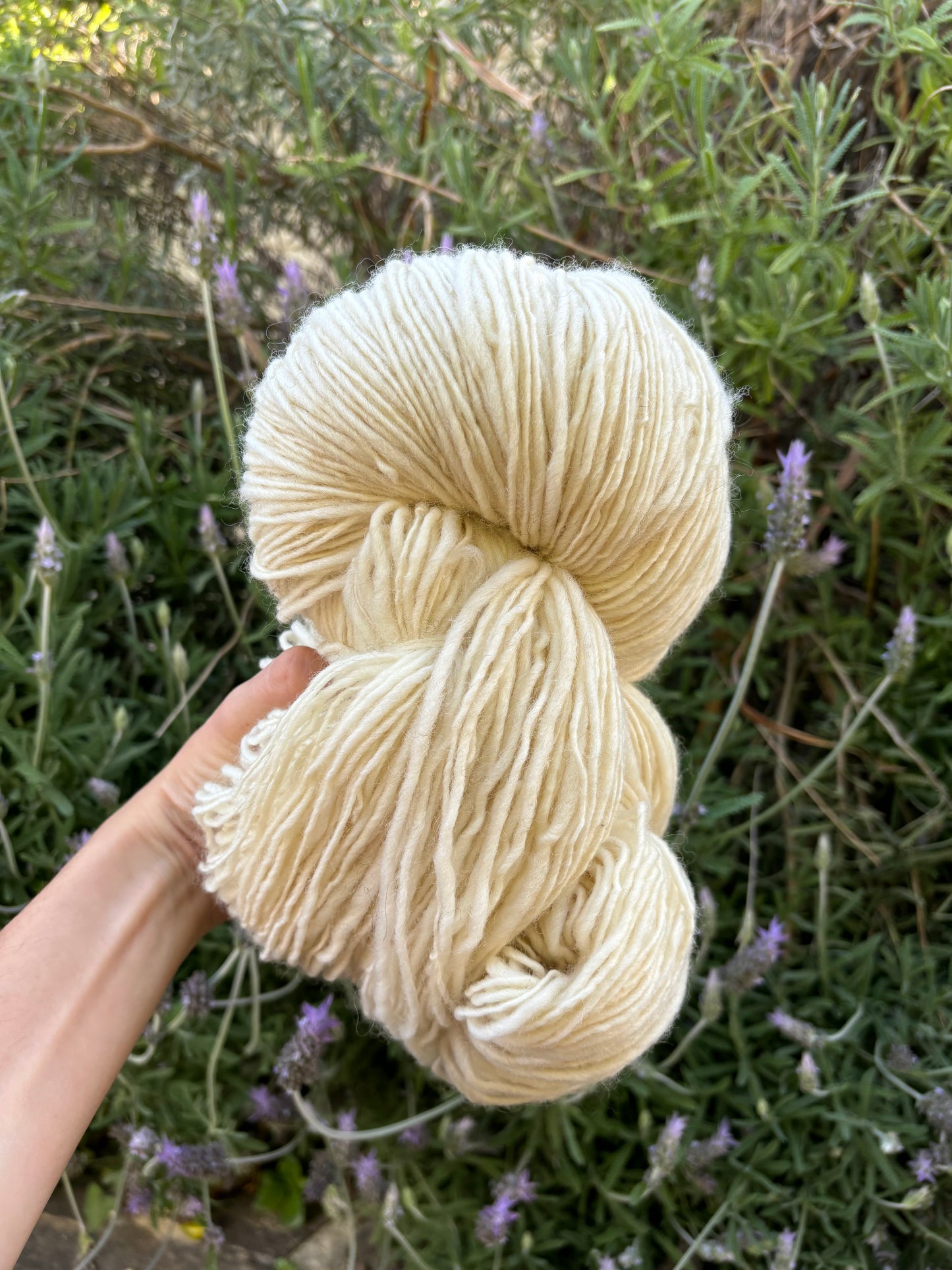 Artisaani Villalanka, Käsinkehrätty, 100% Virgin wool