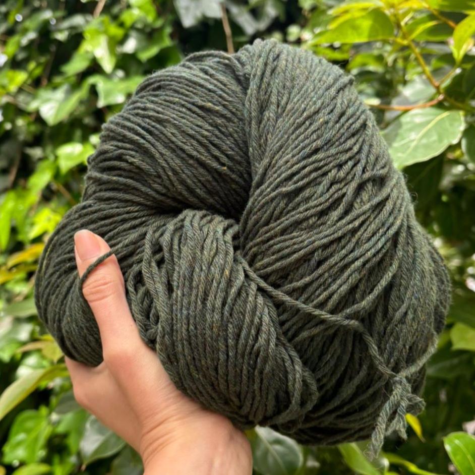 Merinovilla, merinolanka, Vari Metsä, soft wool, merino wool in green, DK