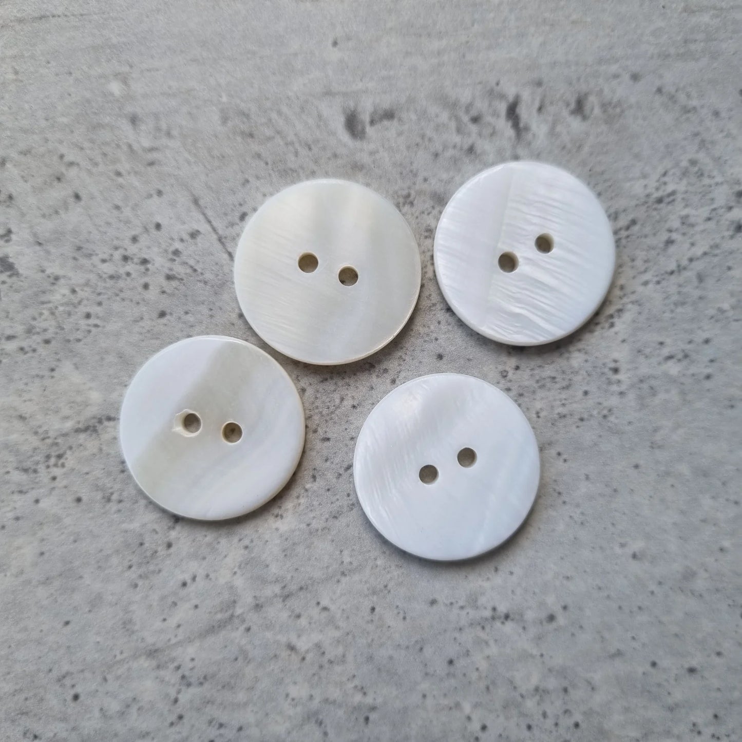 Natural shell buttons - Luonnonkuorinappi