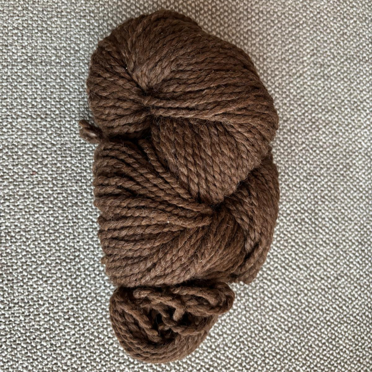 LLAMA-YARN-BROWN-SALTA