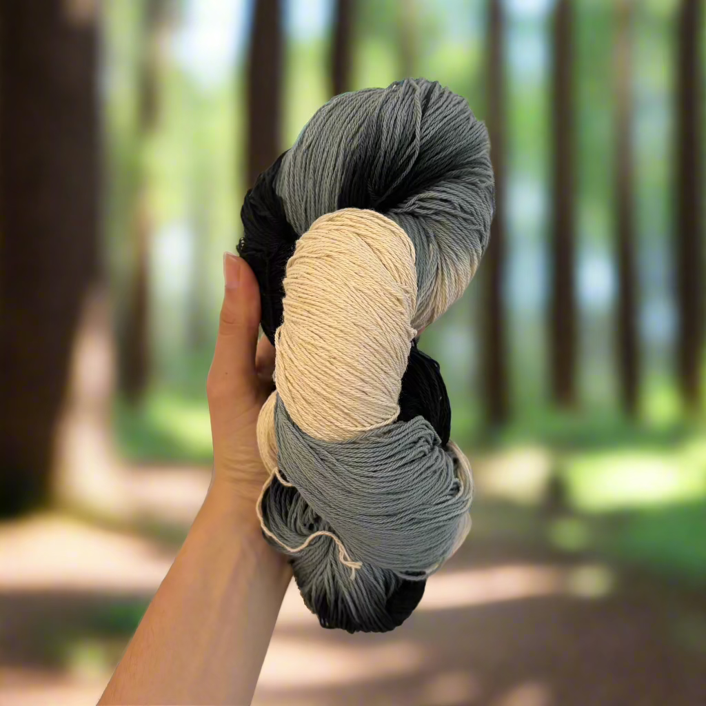 Minni-cotton-yarn-hand-dyed-sininen