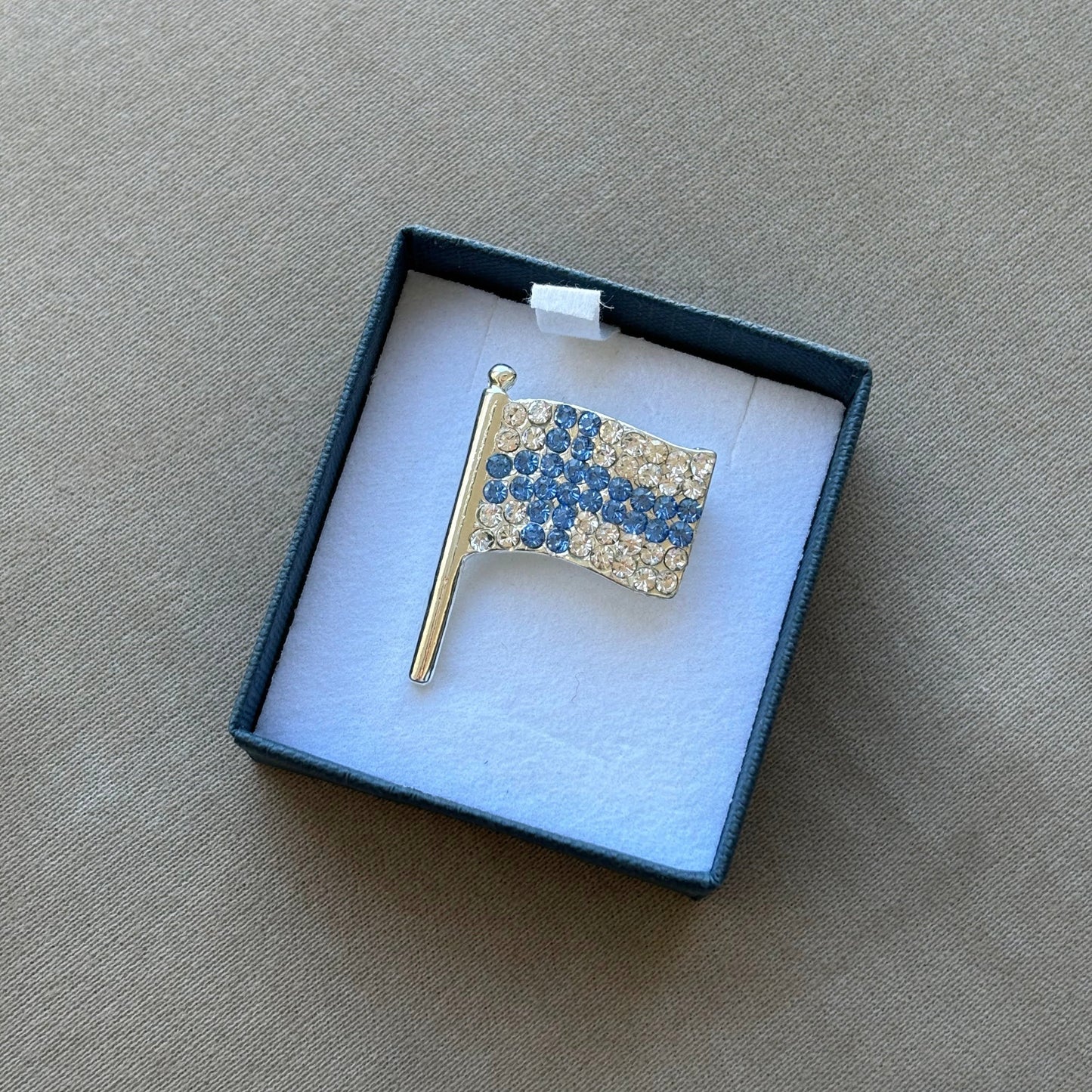 finnish-flag-pin