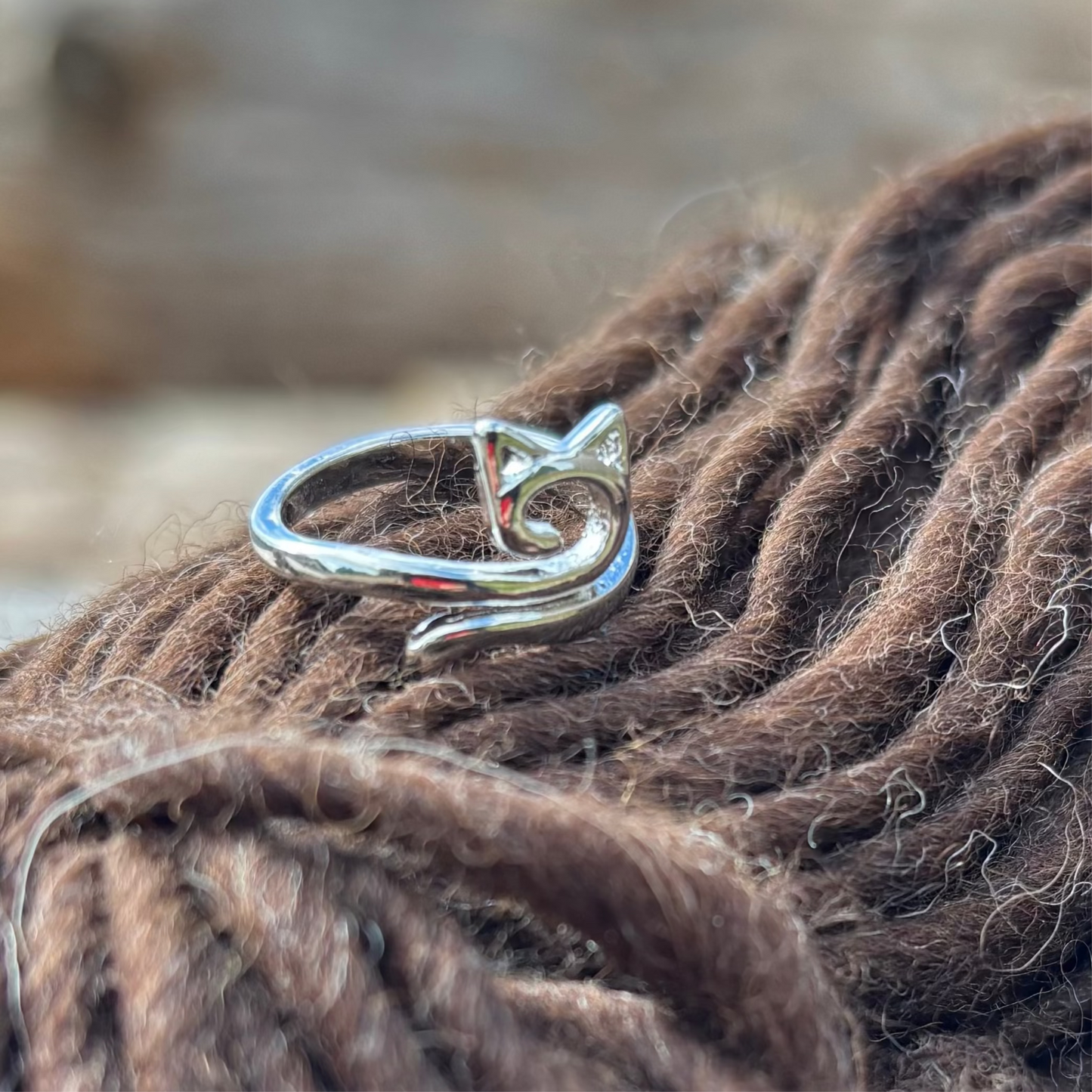 knitting-ring-cat-yarn-villama