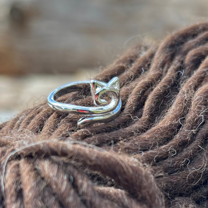 knitting-ring-cat-yarn-villama