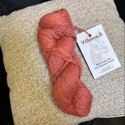 Lola the lama, 100% lamullsgarn, Premium Aran-garn