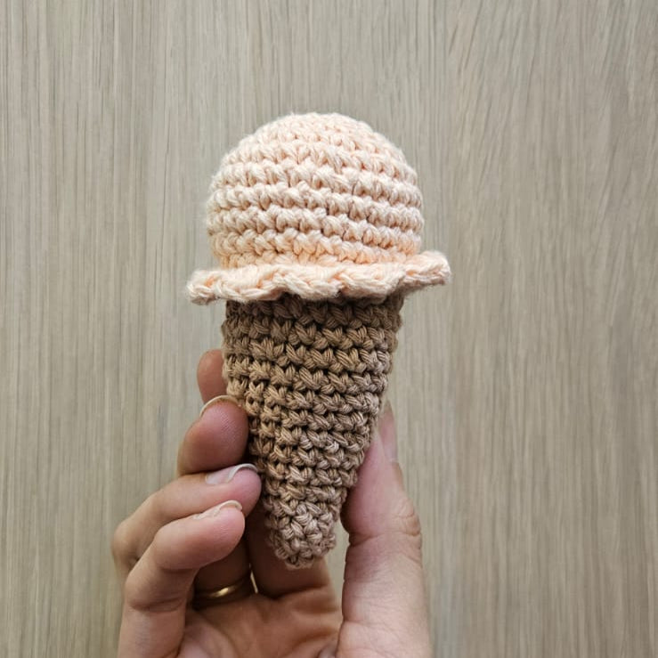 persikan-varinen-jaatelo-lelu